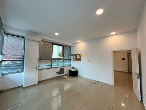 Tirane, jepet me qera ambjent biznesi Kati 1, 69 m² 500 € (Rruga Tefta Tashko)