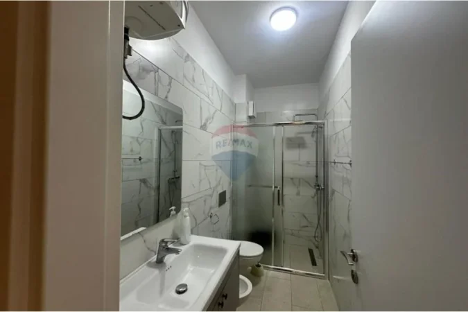 Tirane, jepet me qera apartament 2+1+Ballkon Kati 3, 100 m² 1.200 € 