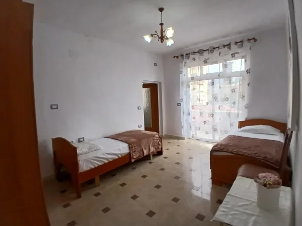 Tirane, jepet me qera apartament 2+1+Ballkon Kati 6, 90 m² 650 € (Durresit)