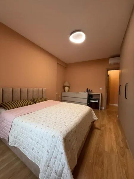 Tirane, jepet me qera apartament 2+1 Kati 3, 100 m² 1.000 € 