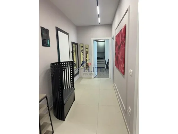 Tirane, jepet me qera apartament 2+1+Ballkon Kati 1, 100 m² 750 € (Ish Fusha e Aviacionit)
