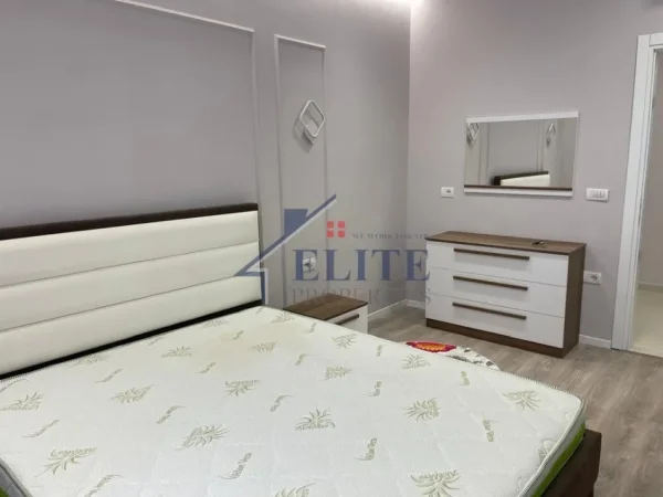 Tirane, jepet me qera apartament 2+1+Ballkon Kati 1, 100 m² 750 € (Ish Fusha e Aviacionit)