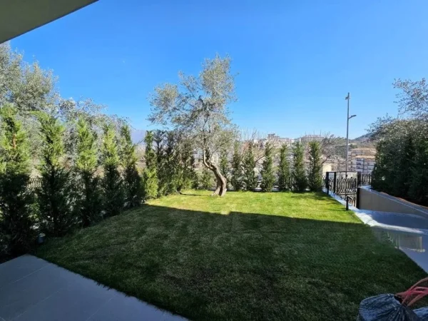 Tirane, jepet me qera apartament 2 Katshe Kati 2, 234 m² 2.000 € (SELITE)