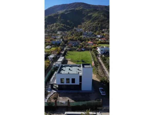 Tirane, jepet me qera ambjent biznesi , 3.600 m² 3.000 € (Berzhite)