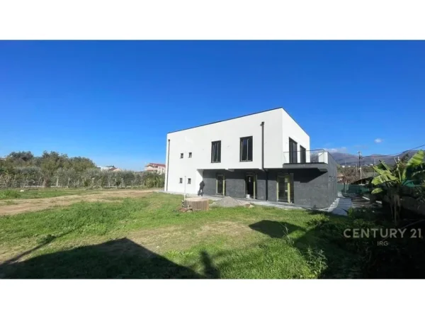 Tirane, jepet me qera ambjent biznesi , 3.600 m² 3.000 € (Berzhite)