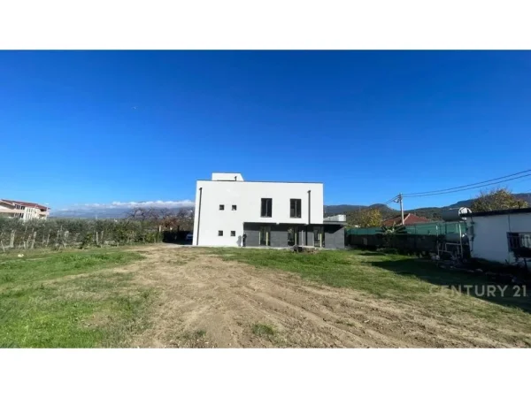 Tirane, jepet me qera ambjent biznesi , 3.600 m² 3.000 € (Berzhite)