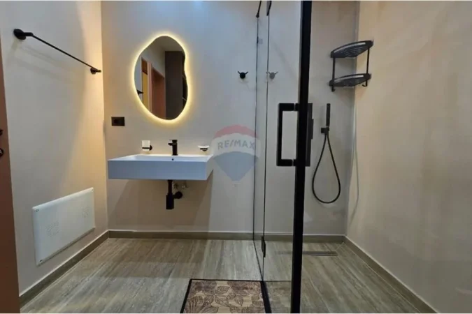 Tirane, jepet me qera apartament 1+1 Kati 7, 75 m² 900 € (Ish ekspozita)