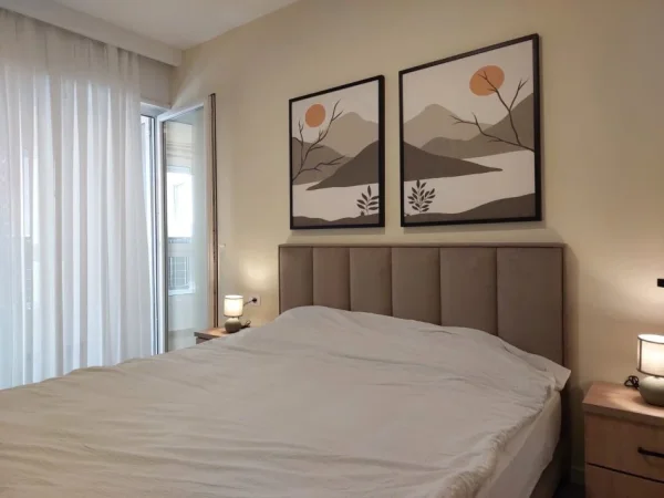 Tirane, jepet me qera apartament 2+1 Kati 4, 102 m² 1.000 € (Fakulteti Ekonomise)