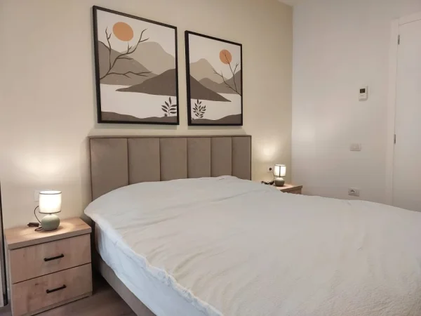 Tirane, jepet me qera apartament 2+1 Kati 4, 102 m² 1.000 € (Fakulteti Ekonomise)