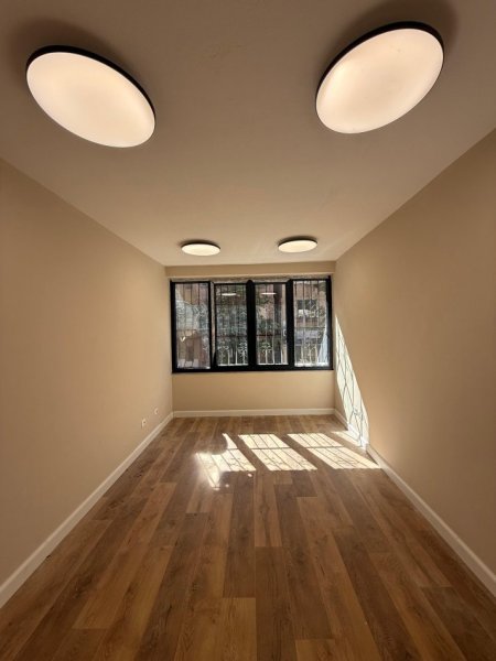 Tirane, jepet me qera zyre Kati 2, 109 m² 900 € 