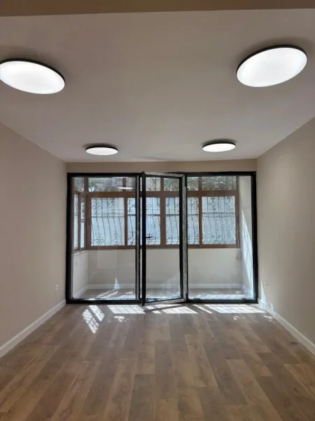 Tirane, jepet me qera zyre Kati 2, 109 m² 900 € 