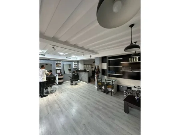 Tirane, shitet dyqan Kati 0, 53 m² 210.000 € (Myslym Shyri)