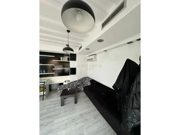 Tirane, shitet dyqan Kati 0, 53 m² 210.000 € (Myslym Shyri)