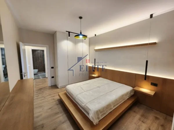 Tirane, jepet me qera apartament 1+1+Ballkon Kati 6, 74 m² 500 € (Pallatet Cabej)