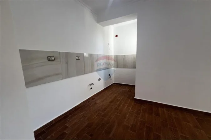 APARTAMENT 2+1 NË SHITJE, Rruga Dhimitër Konomi