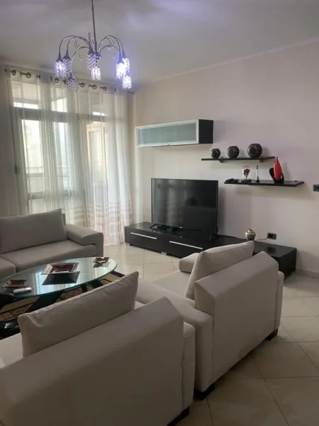 Tirane, jepet me qera apartament 3+1 Kati 8, 130 m² 1.000 € (Qemal Stafa)