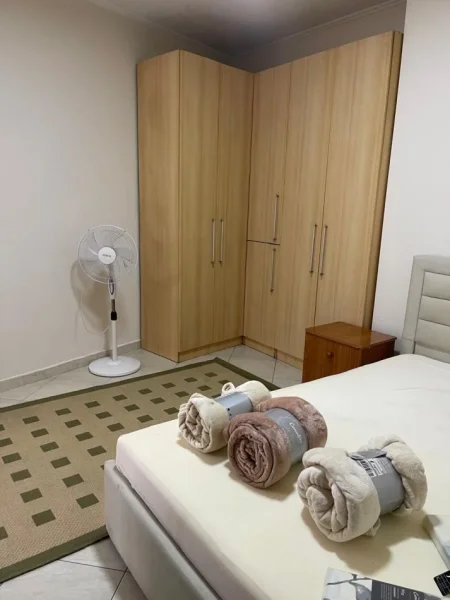 Tirane, jepet me qera apartament 3+1 Kati 8, 130 m² 1.000 € (Qemal Stafa)