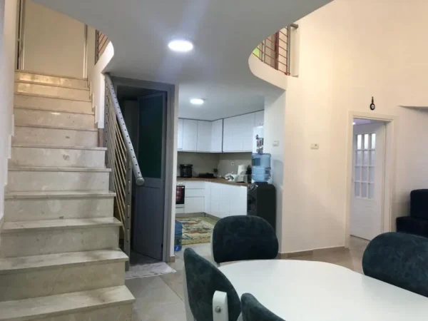 Tirane, shes apartament 3+1 Kati 1, 74 m² 128.000 € (YZBERISHT)