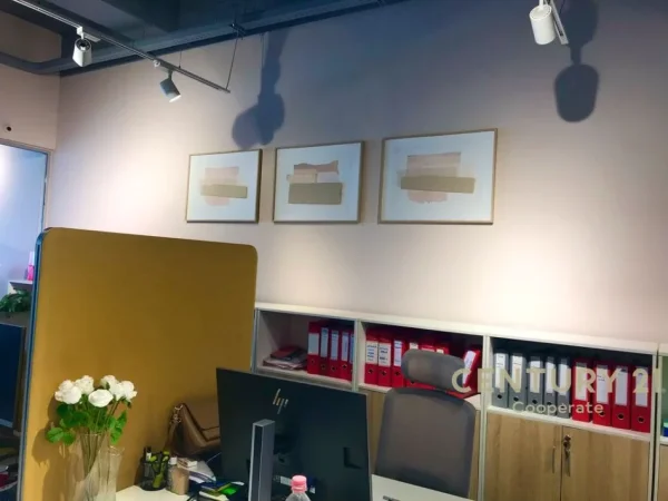 Tirane, jepet me qera zyre Kati 1, 144 m² 2.500 € (Kompleksi Kondor)