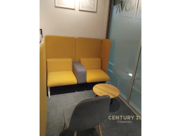 Tirane, jepet me qera zyre Kati 1, 144 m² 2.500 € (Kompleksi Kondor)