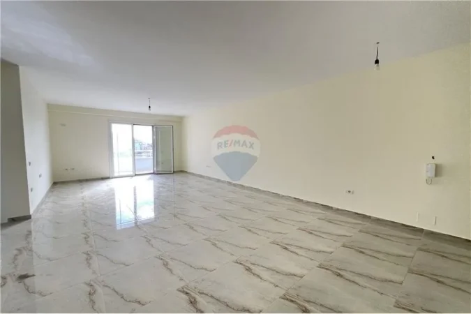 Vlore - Lungomare, shitet apartament 2+1 Kati 8, 123 m² 248.000 € (Lungomare, Vlorë)