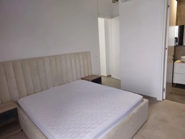 Tirane, jepet me qera apartament 2+1 Kati 2, 120 m² 1.350 € (Liqeni i Thatë)