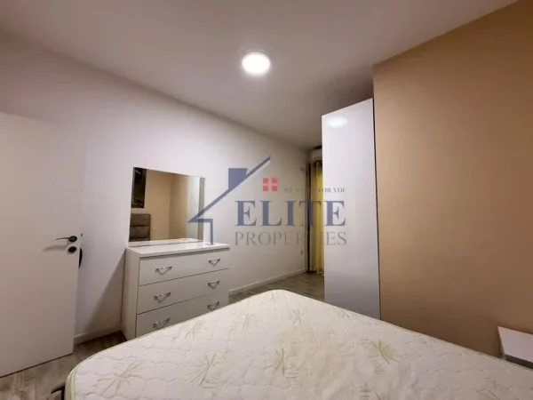 Tirane, jepet me qera apartament 1+1+Ballkon Kati 2, 60 m² 700 € (9 Katshet)