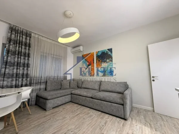 Tirane, jepet me qera apartament 1+1+Ballkon Kati 2, 60 m² 700 € (9 Katshet)