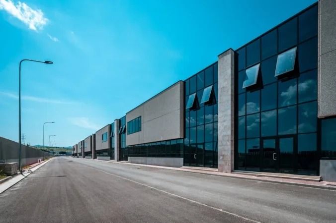 Tirana Industrial Park, Japim me Qira Ambient per Zyra + Magazine.