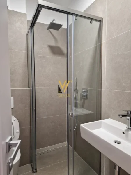 Tirane, jepet me qera apartament 2+1+Ballkon Kati 2, 106 m² 1.100 € (LIQENI I THATE)