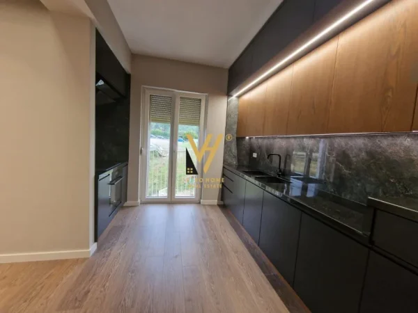 Tirane, jepet me qera apartament 2+1+Ballkon Kati 2, 106 m² 1.100 € (LIQENI I THATE)
