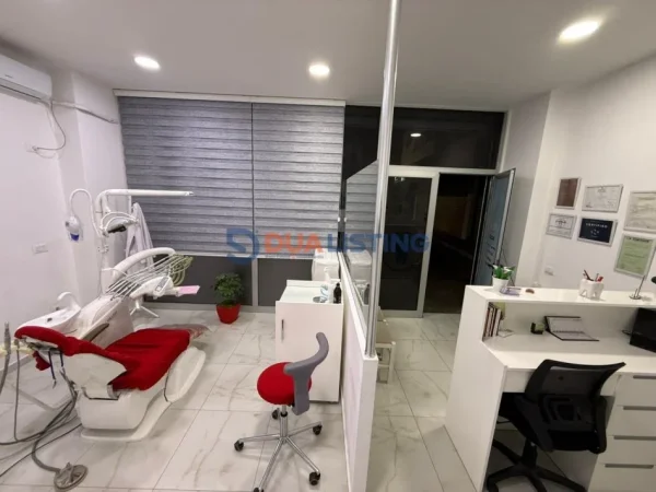 Tirane, shitet ambjent biznesi Kati 0, 29 m² 73.500 € (Yzberisht)