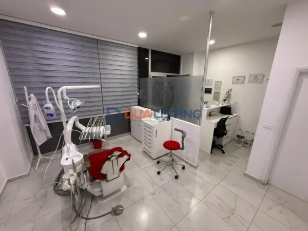 Tirane, shitet ambjent biznesi Kati 0, 29 m² 73.500 € (Yzberisht)