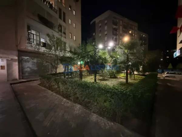 Tirane, shitet ambjent biznesi Kati 0, 29 m² 73.500 € (Yzberisht)