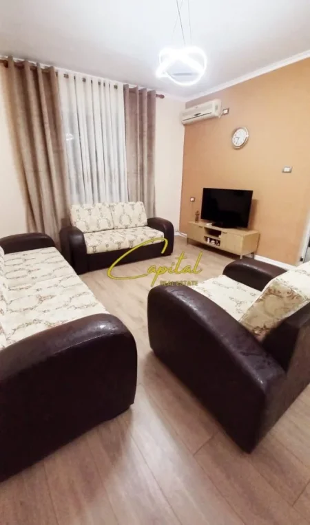 Tirane, jepet me qera apartament 1+1 Kati 1, 70 m² 550 € (ALI DEMI)