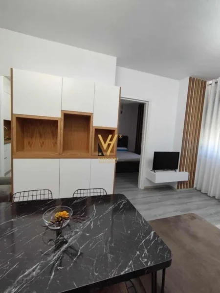 Tirane, jepet me qera apartament 1+1+Ballkon Kati 1, 51 m² 450 € (YZBERISHT)