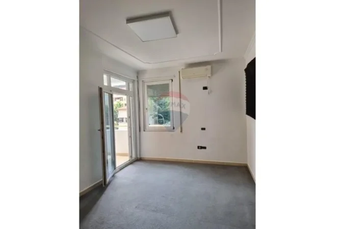 KOPSHTI ZOOLOGJIK, ZYRE PER QIRA