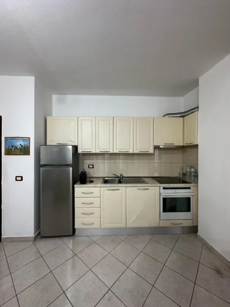 Tirane, jepet me qera apartament 2+1+Ballkon Kati 4, 110 m² 500 € (ASTIR)