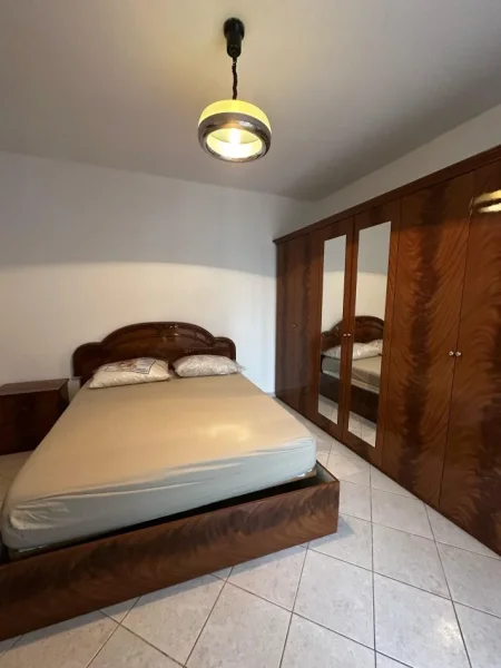 Tirane, jepet me qera apartament 2+1+Ballkon Kati 4, 110 m² 500 € (ASTIR)