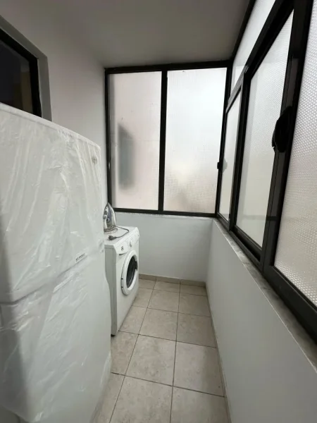 Tirane, jepet me qera apartament 2+1+Ballkon Kati 4, 110 m² 500 € (ASTIR)