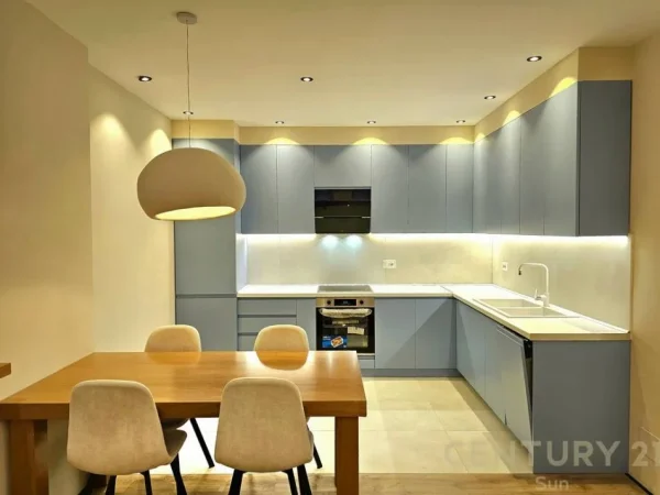 Tirane, jepet me qera apartament 1+1+Ballkon Kati 6, 500 € (Yzberisht)