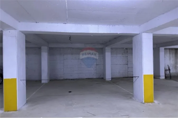 Vlore, shitet garazh | post parkimi Kati -1, 30 m² (“Ish Kombinati”, Vlorë)