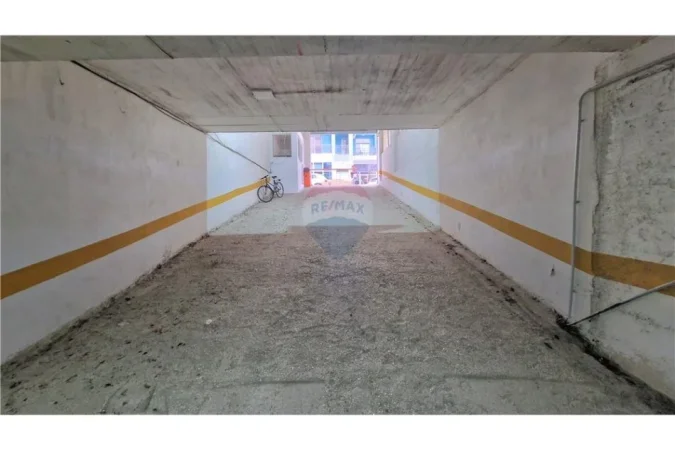 Vlore, shitet garazh | post parkimi Kati -1, 30 m² (“Ish Kombinati”, Vlorë)