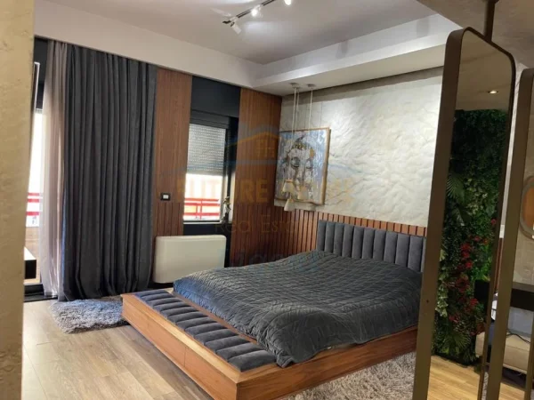 jepet me qera apartament duplex 3+1+Aneks+Ballkon Kati 3, 210 m² 1.900 € (Liqeni thate)