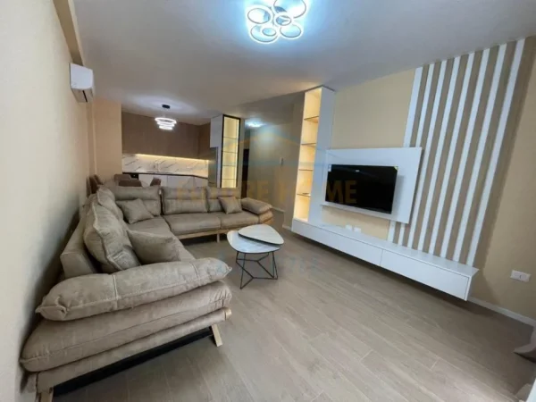 Tirane, jepet me qera apartament 2+1+Ballkon Kati 1, 117 m² 1.300 € (Liqeni Thate)