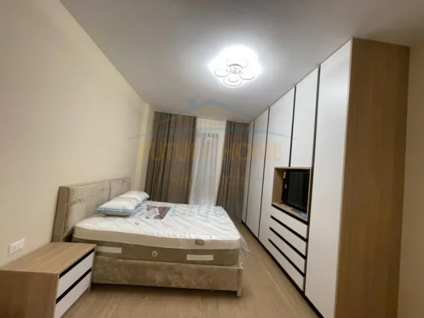 Tirane, jepet me qera apartament 2+1+Ballkon Kati 1, 117 m² 1.300 € (Liqeni Thate)