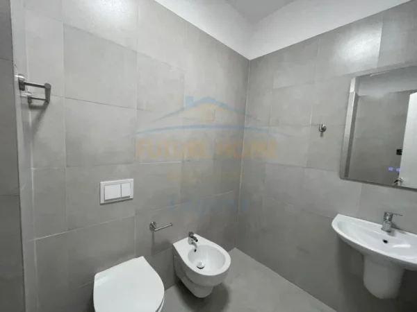 Tirane, jepet me qera apartament 2+1 Kati 1, 117 m² 1.300 € (Liqeni i Thate)