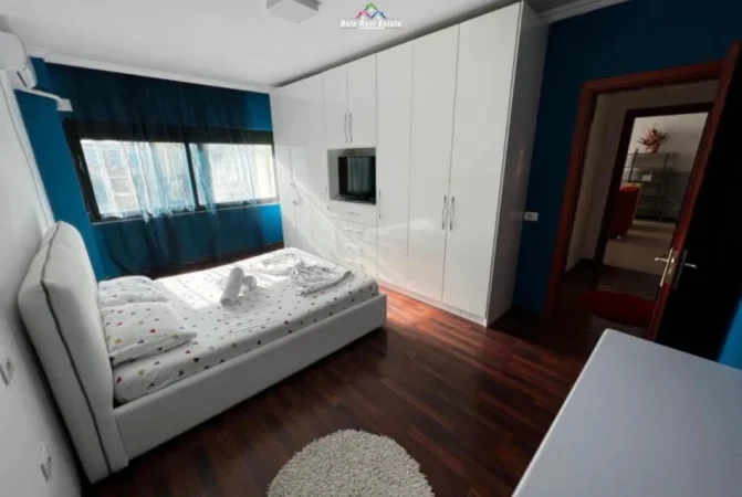 Tirane, jepet me qera apartament 2+1 Kati 4, 110 m² 800 € (Rruga Myslym Shyri)
