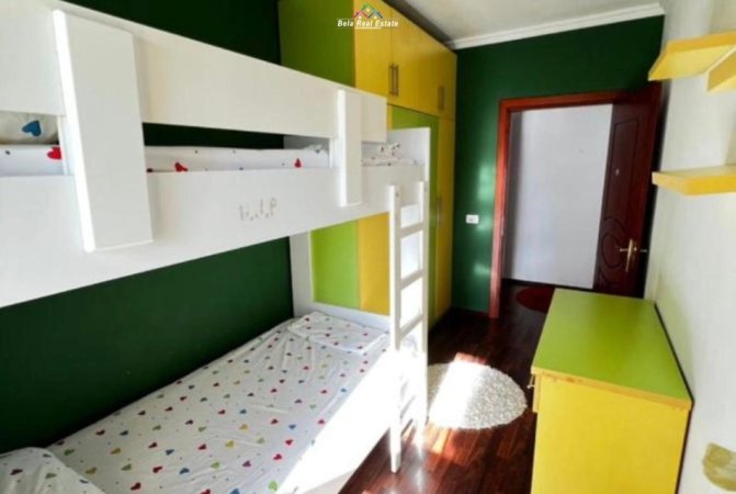 Tirane, jepet me qera apartament 2+1 Kati 4, 110 m² 800 € (Rruga Myslym Shyri)