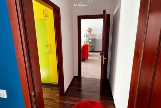 Tirane, jepet me qera apartament 2+1 Kati 4, 110 m² 800 € (Rruga Myslym Shyri)